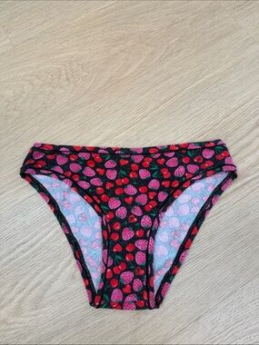 PINK Victoria’s Secret Cheeky Panty XS